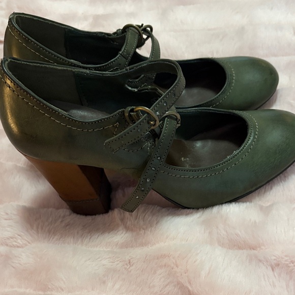 American Eagle Outfitters Women's Green Mary Jane Heels - Picture 7 of 7